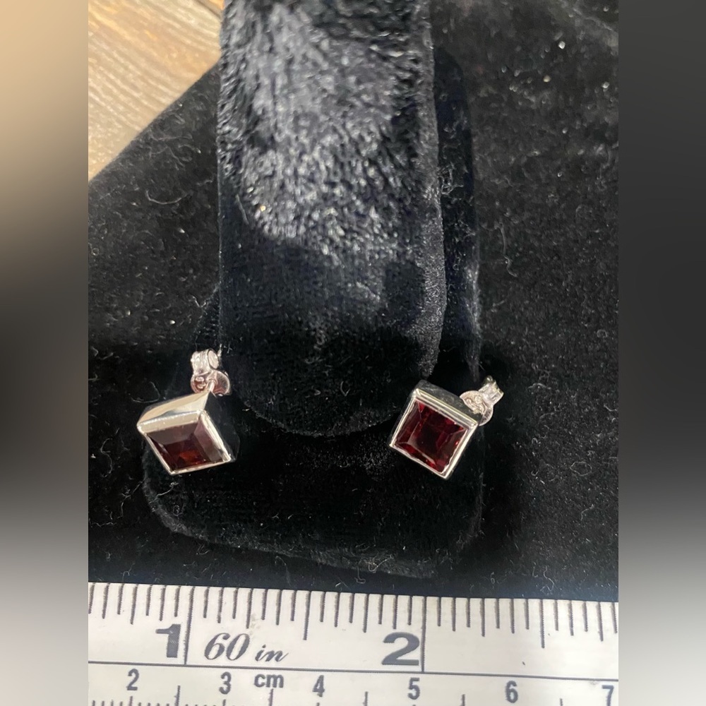 Ruby red square cut earrings in sterling silver!♥️♥️NWOT/Never worn/brandNEW♥️♥️